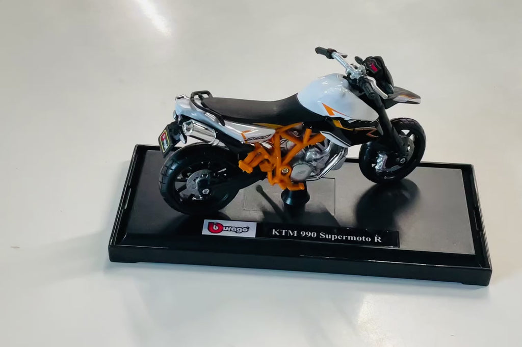 Bburago 1:18 Scale KTM 990 Supermoto Diecast Motorcycle Model