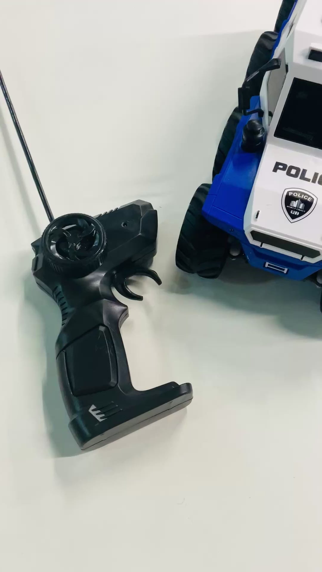 Shuangfeng Moka Off-Road Police RC Car – 8-Wheel Remote Control Police Truck