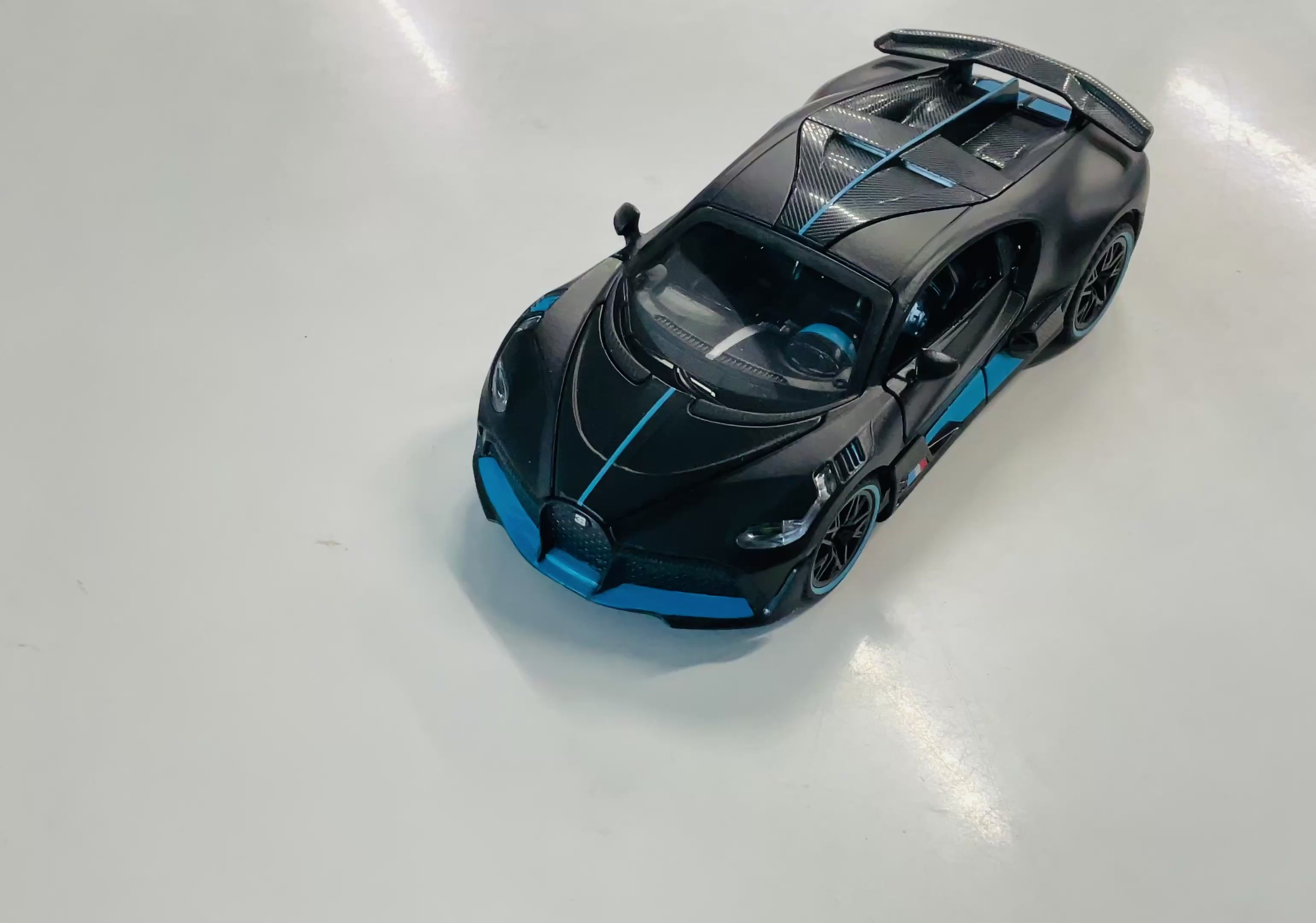 CHE ZHI 1:32 Die-Cast Supercar Model